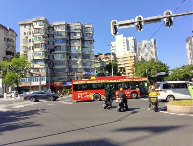 体验：戴了两周它想做的不止于车联新葡京理想AI眼镜 Livis(图14)